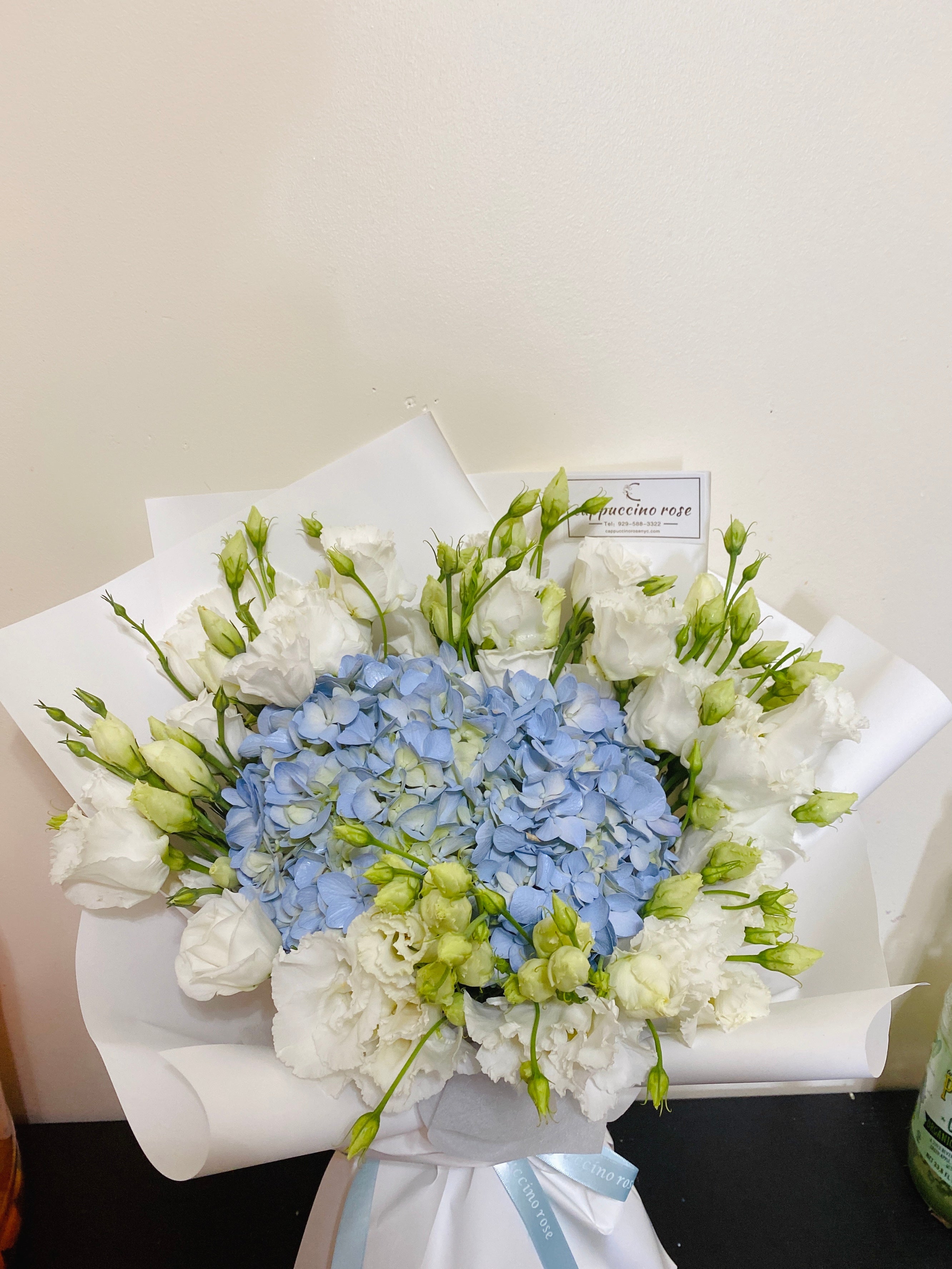 Hydrangea with lisianthus