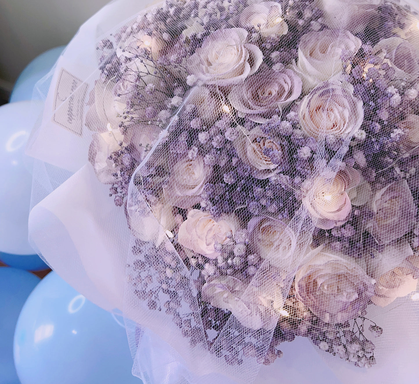 52 Rose with baby's breath
