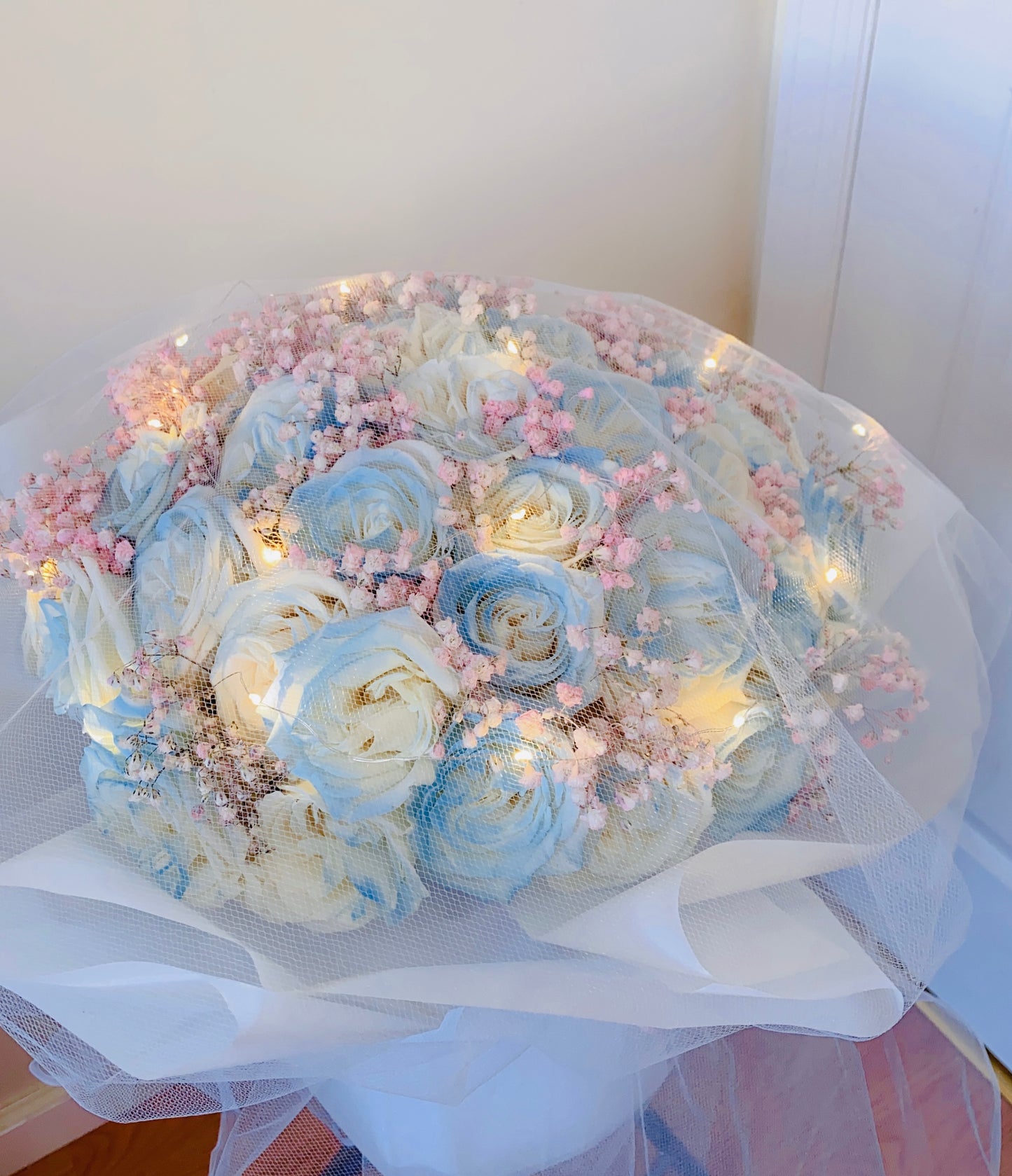 52 Rose with baby's breath