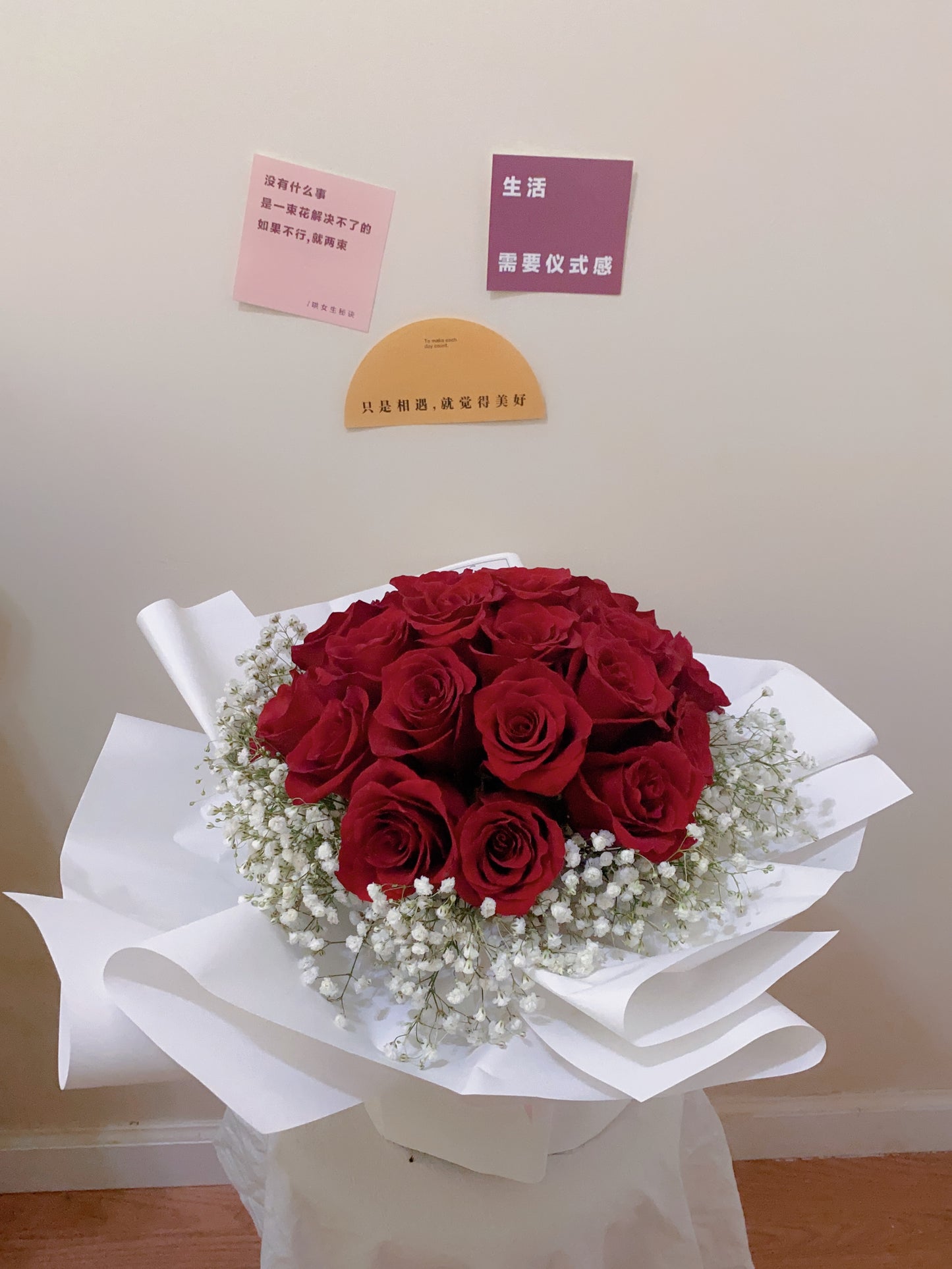 24 Red rose with baby's breath